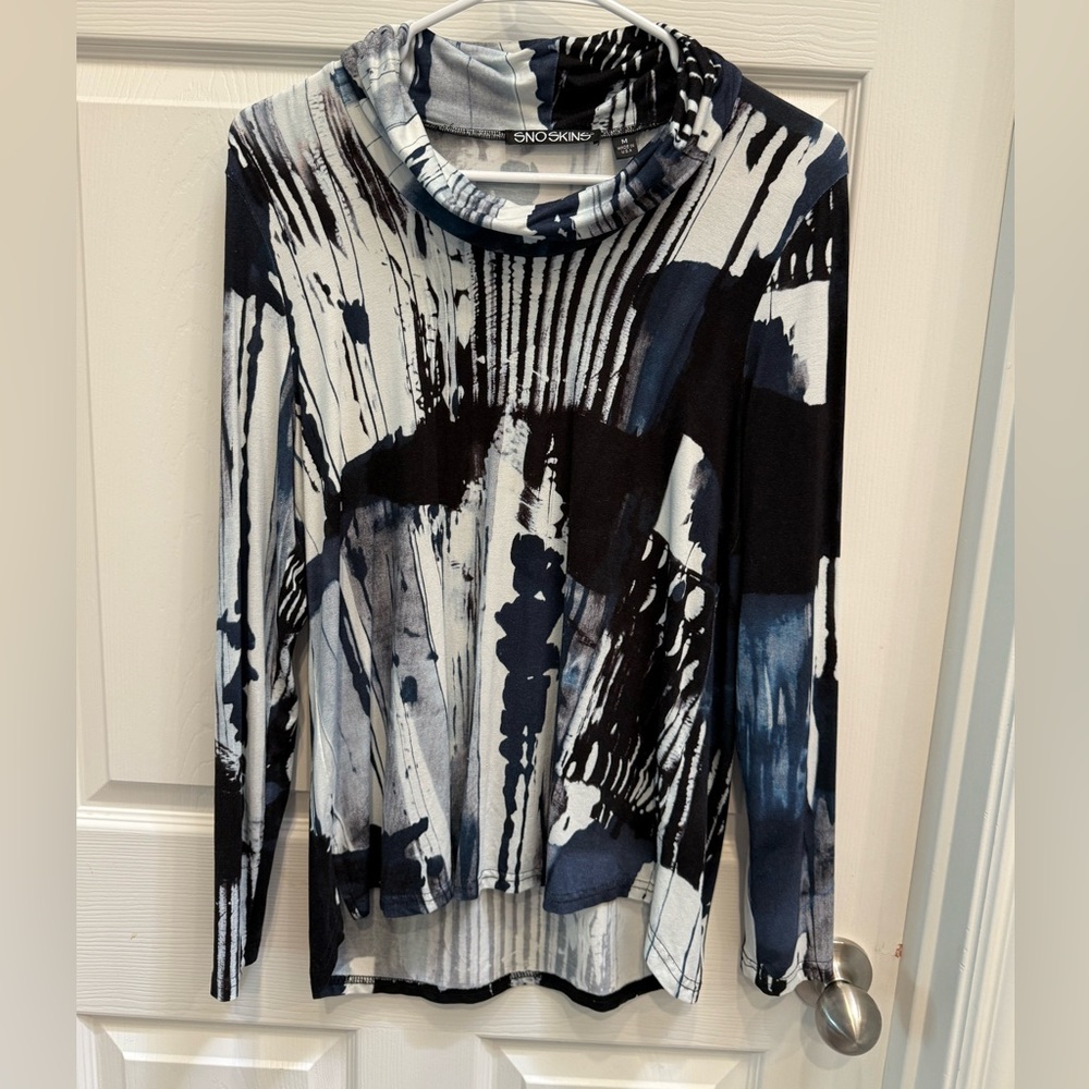 SNO SKINS Black and White Abstract Tunic Top